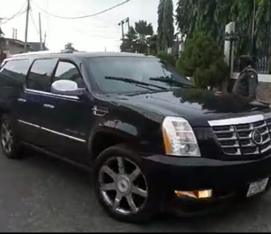 Video: Remains of late Ajimobi now buried at his Oluyole Estate residence