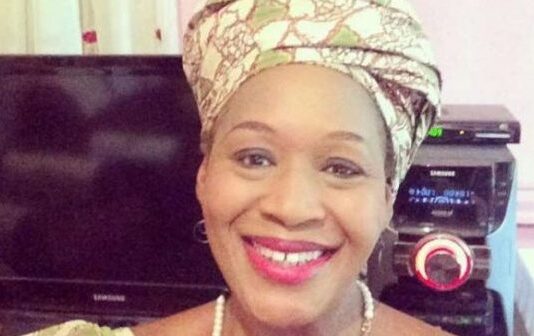 Video: Daughter of ex-Governor of Oyo, Olunloyo accuses SARS operatives of extortion