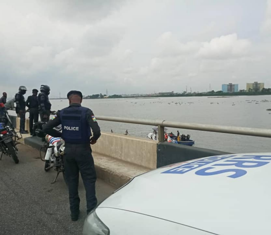 Governor Sanwo-Olu saves man who attempted jumping into Lagos lagoon