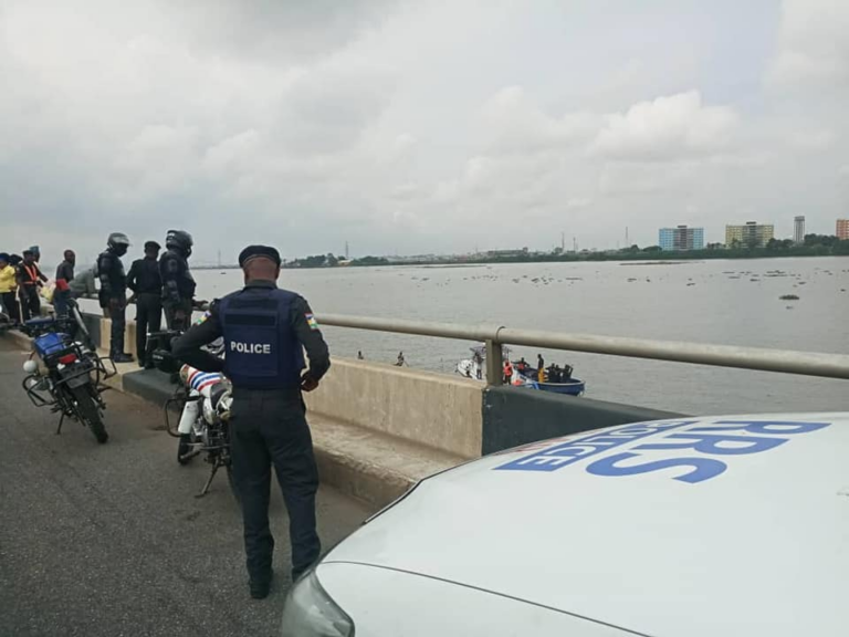 Governor Sanwo-Olu saves man who attempted jumping into Lagos lagoon