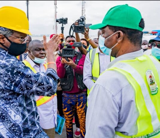 Fashola Inspects Ongoing Repair Works on Third Mainland Bridge