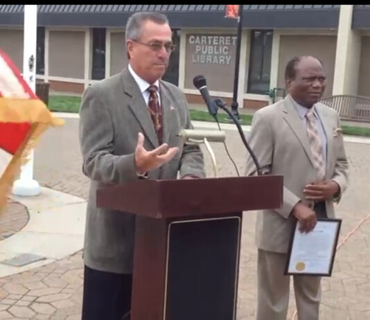 Middlesex County, New Jersey, Elevates Nigeria’s Independence Day Celebration to Countywide Recognition Ronald Rios, Director of the Middlesex County Board of Commissioners presenting proclamation to Otunba Olusoga Onafowora.