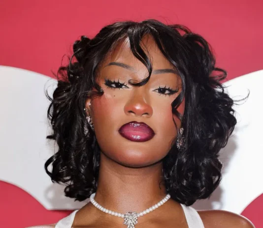 Tems Shuts Down Dave Dating Buzz, Declares I’m Always a Lover Girl Tens