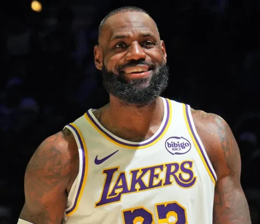 LeBron turns a hairline jab into a meme-worthy comeback during Lakers–Sixers game