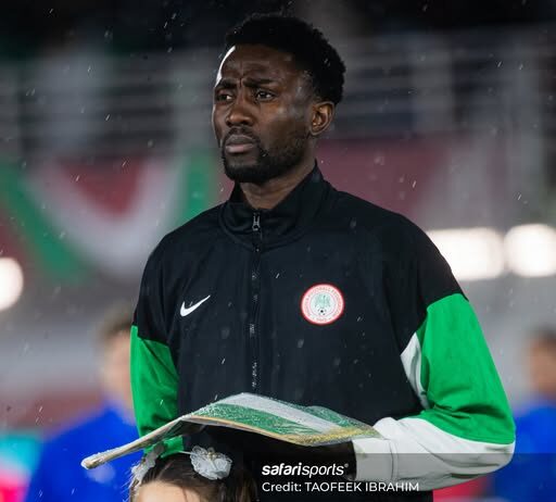 Wilfred Ndidi goes viral after shielding a little girl from the rain before kickoff