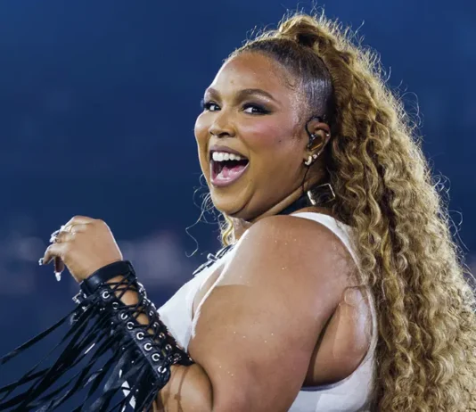Lizzo Delivers Emotional “Black Heritage Night” Triumph in Houston Homecoming0