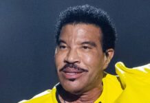 Lionel Richie Hospitalized Following Cardiac Concerns Onstage